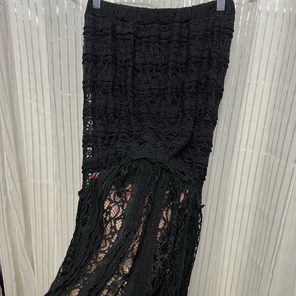 Black Skirt SZ: (S) Lace Maxie Lined Skirt knee & Down Lace To Hem - Picture 2 of 6
